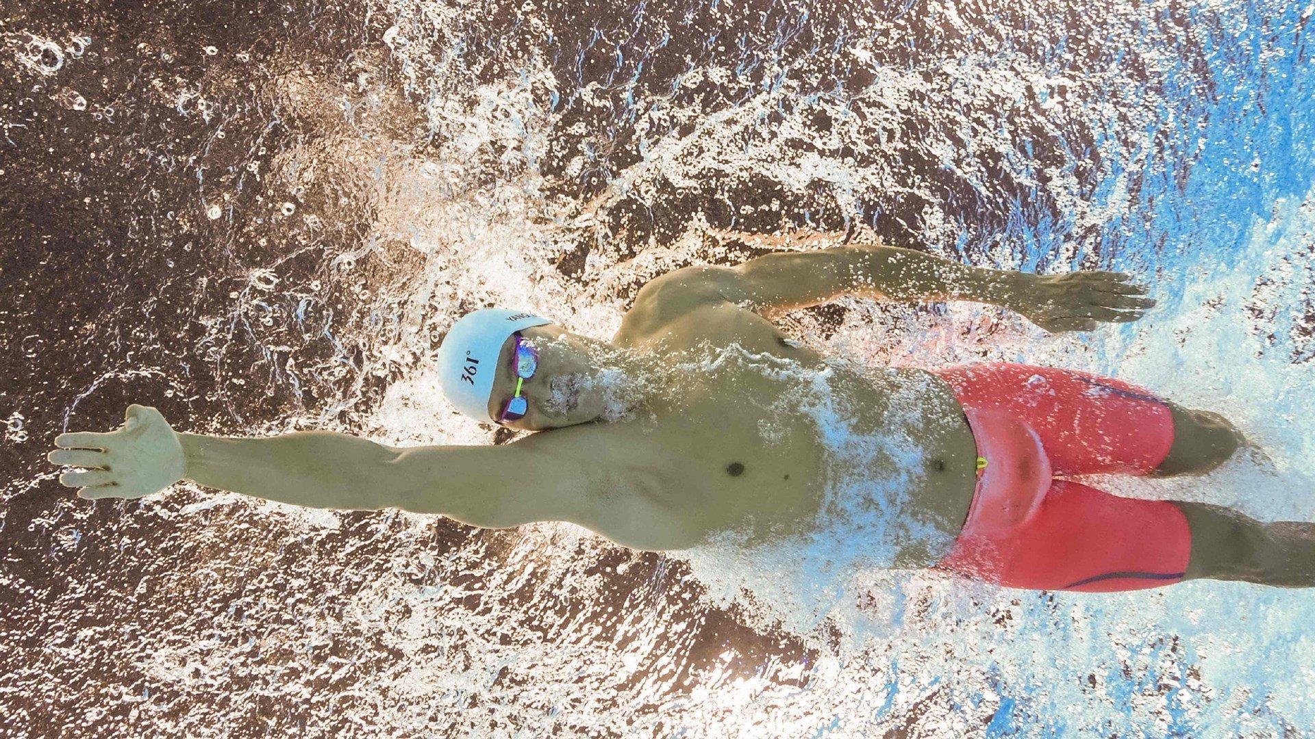 潘展乐勇夺世锦赛金牌 中国游泳新星闪耀国际赛场