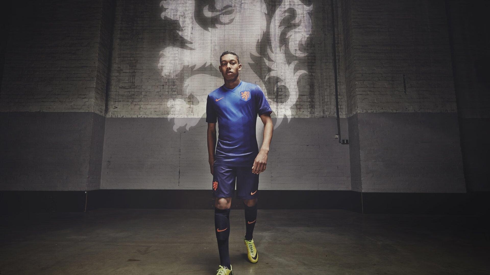 孔蒂的语言课，霍伊伦透露主帅不断催促学习意大利语，只为精准领会战术意图