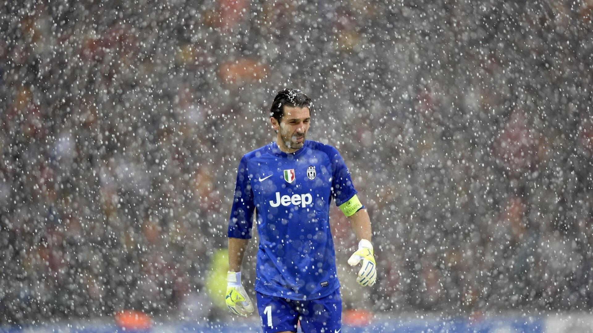 朱辰杰代表国足发声，全力以赴无问西东，世预赛关键战前展铁卫担当